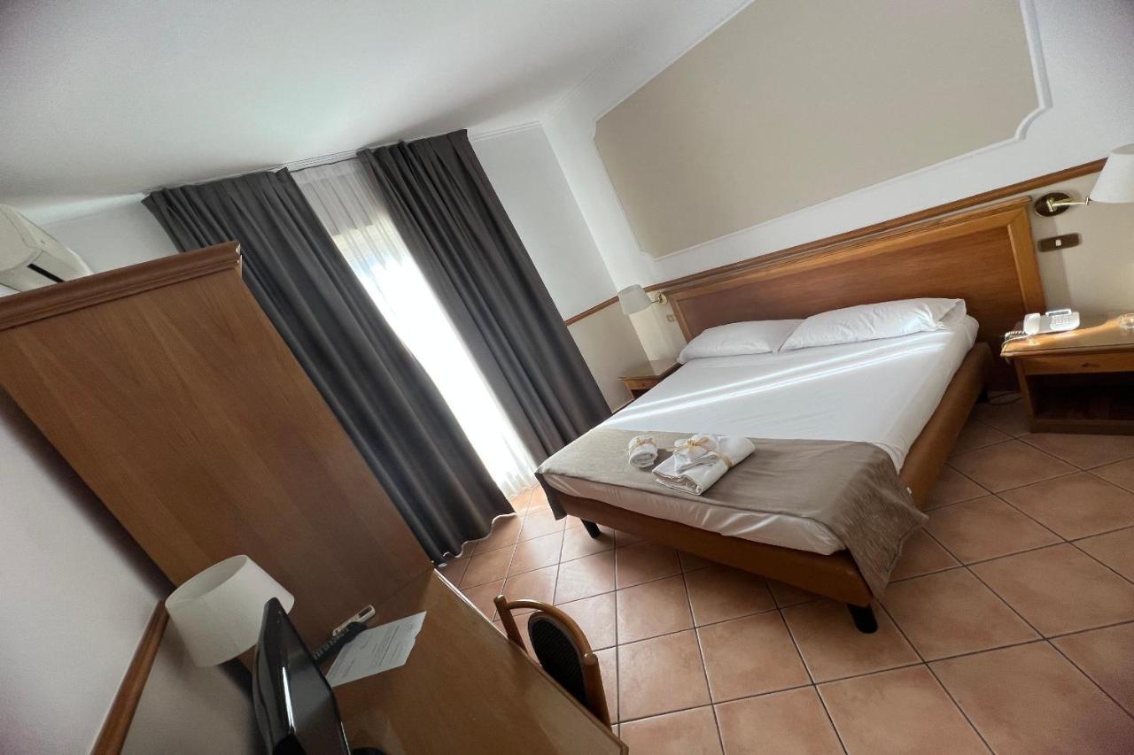 Hotel Leopardi Neapol Zewnętrze zdjęcie