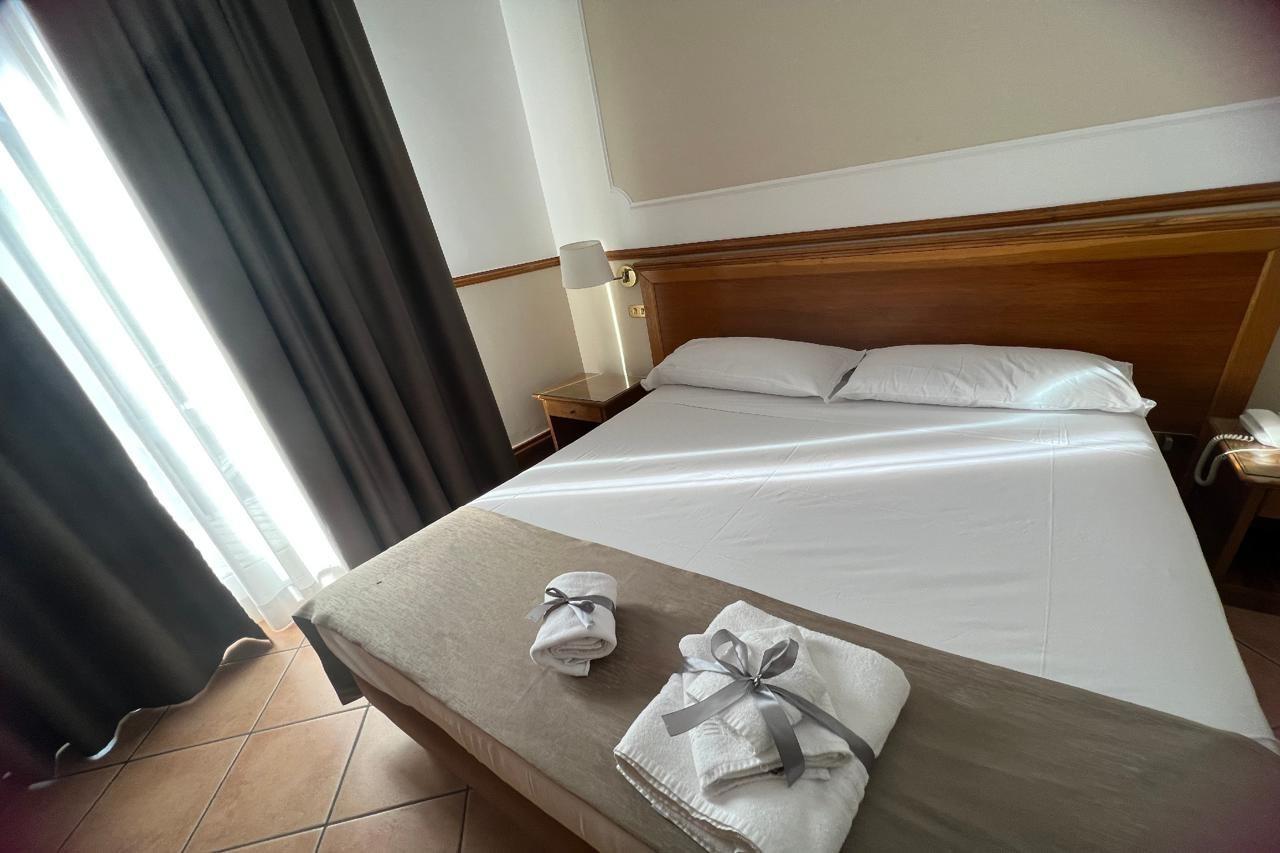 Hotel Leopardi Neapol Zewnętrze zdjęcie