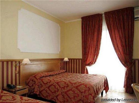 Hotel Leopardi Neapol Pokój zdjęcie