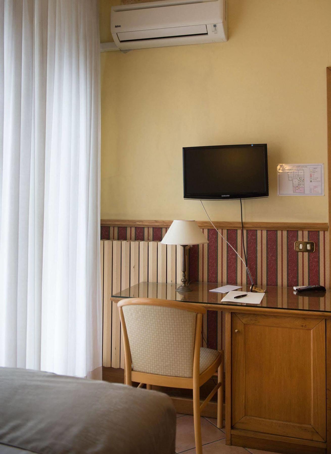 Hotel Leopardi Neapol Zewnętrze zdjęcie