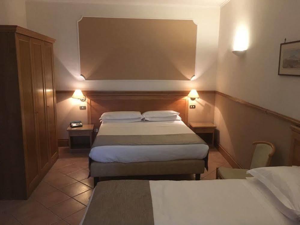 Hotel Leopardi Neapol Zewnętrze zdjęcie